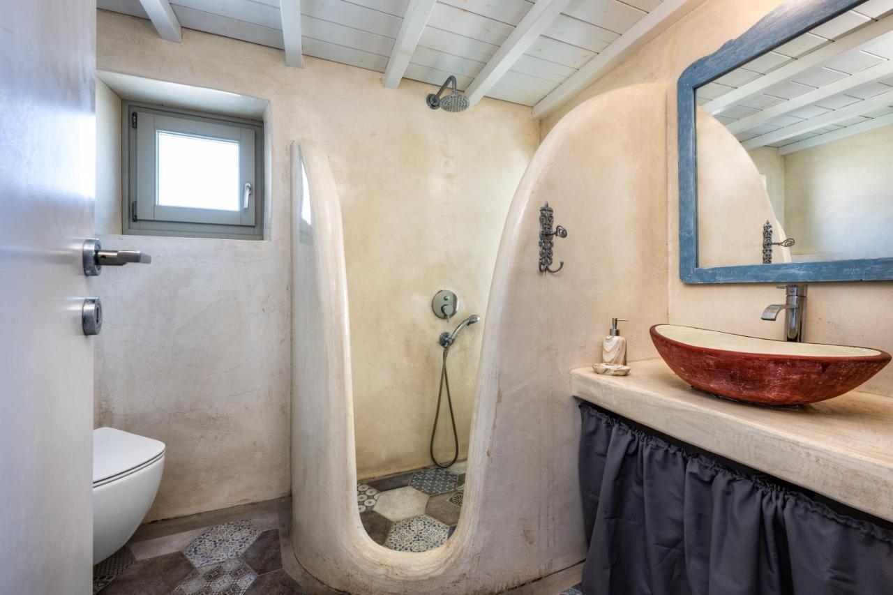 450 Years Castle House For 2-5 People/Jacuzzi Emporio (Santorini) Exterior photo