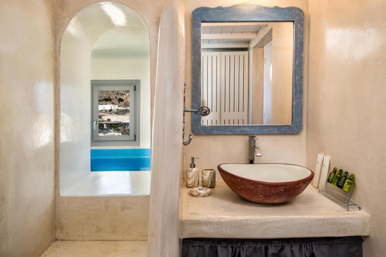 450 Years Castle House For 2-5 People/Jacuzzi Emporio (Santorini) Exterior photo